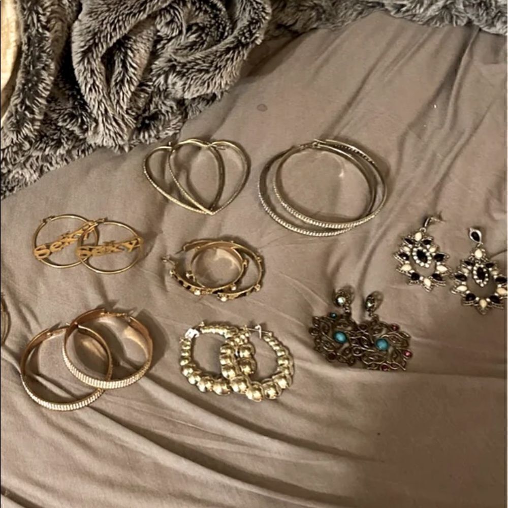 Lot of 9 vintage costume jewlerly earrings, hoops chandelier & fish hook dangle